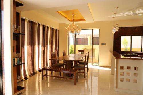 Luxury Pool Villa Malavali