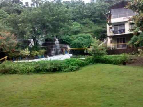 Hotel Giriraj Farm Hill Resort