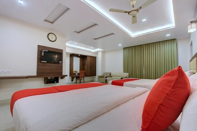 Hotel Ambika International Byndoor