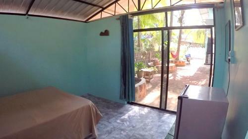 Hostal Maggies Ecohut 2