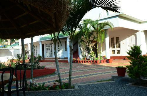 Hotel Lakezone Holiday Resort