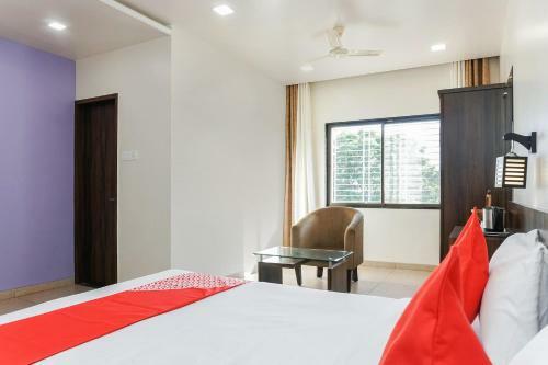 Hotel Oyo 27051 Karishma Palace