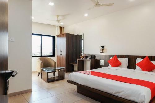 Hotel Oyo 27051 Karishma Palace