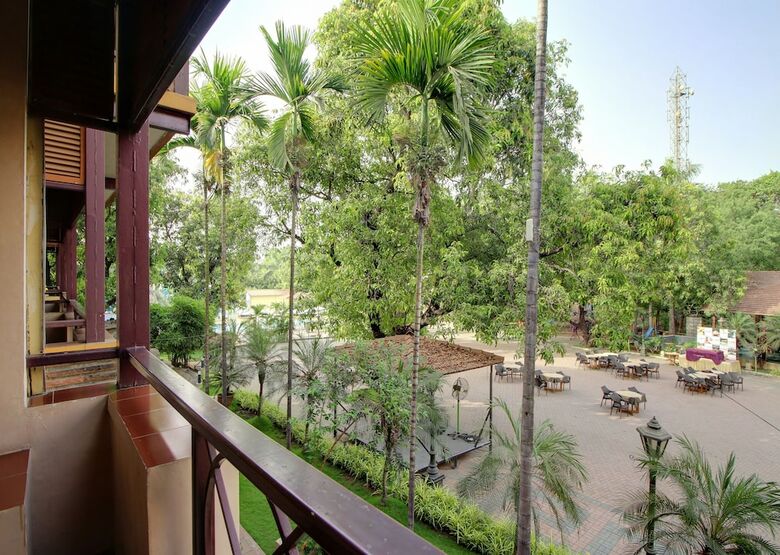 Hotel Damanganga Valley Resort