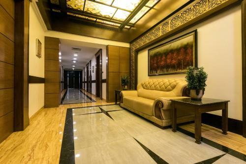 Golden Chariot Vasai Hotel