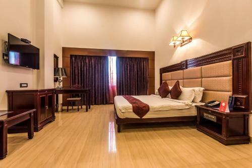 Golden Chariot Vasai Hotel