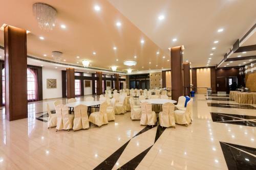 Golden Chariot Vasai Hotel