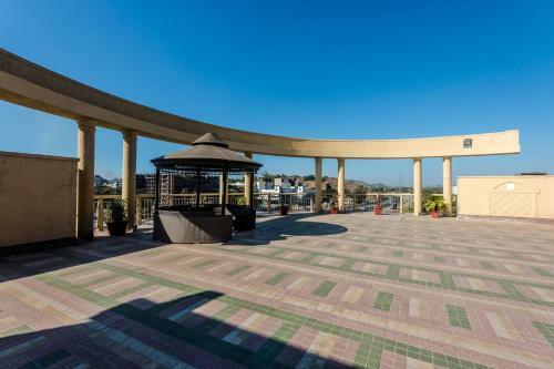 Golden Chariot Vasai Hotel