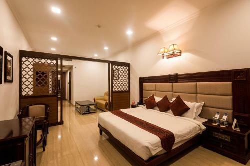 Golden Chariot Vasai Hotel
