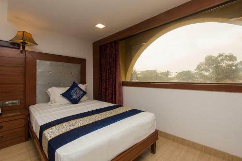 Golden Chariot Vasai Hotel