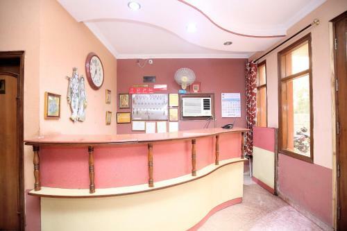 Oyo 14754 Hotel Ashish