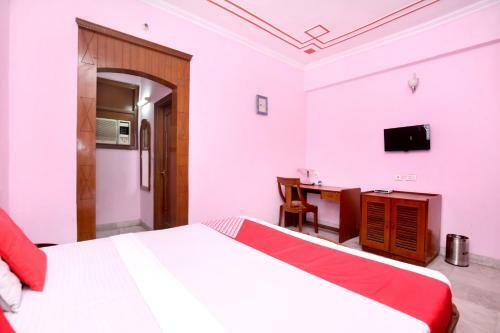 Oyo 14754 Hotel Ashish