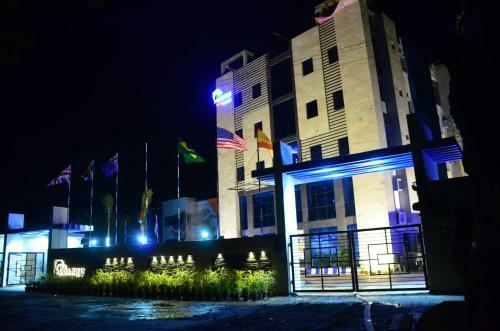 Hotel The Dolphin Palace