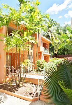 Hotel Travellers Palm