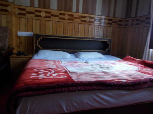 Hotel Sarovar Mall Road Nainital