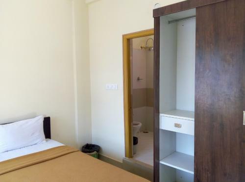 Hotel Suvarna Compact