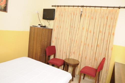 Hotel Suvarna Compact