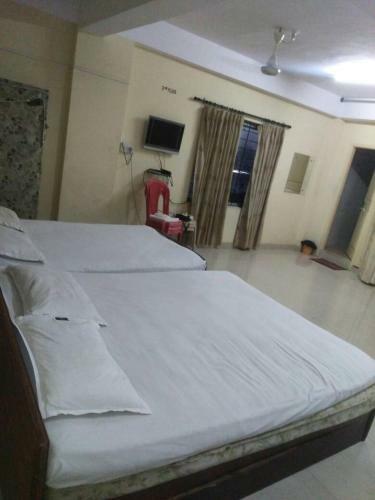 Hotel Suvarna Compact
