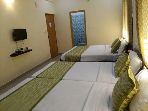 Hotel Suvarna Compact