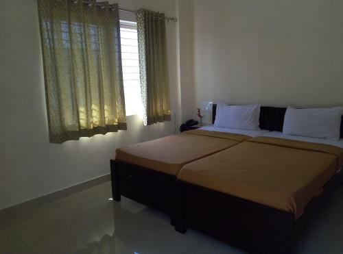Hotel Suvarna Compact
