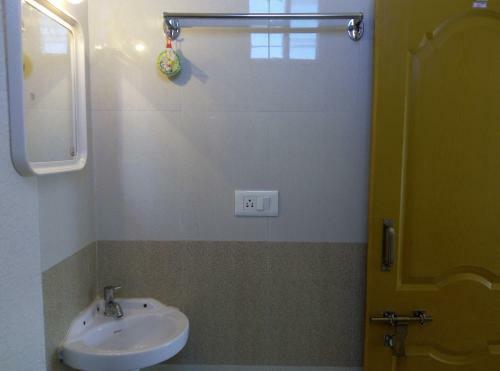 Hotel Suvarna Compact