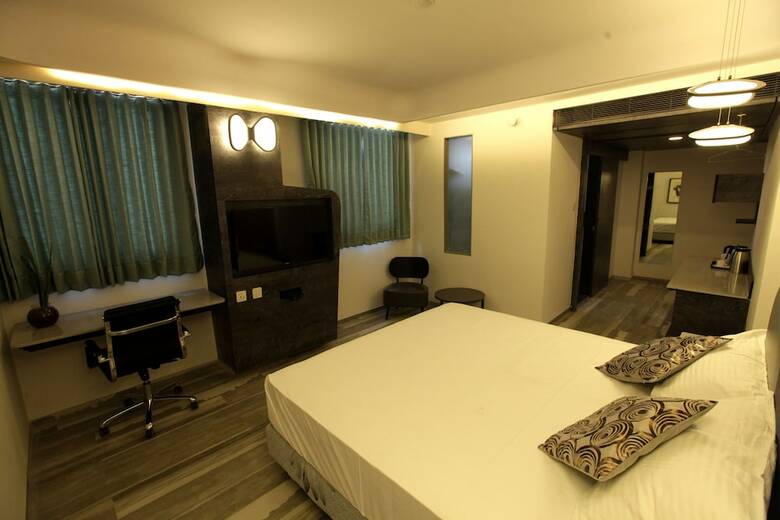 Humming Bird Hotel & Banquet