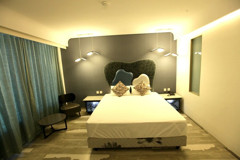 Humming Bird Hotel & Banquet