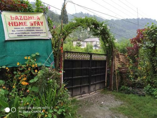 Lazomla Homestay