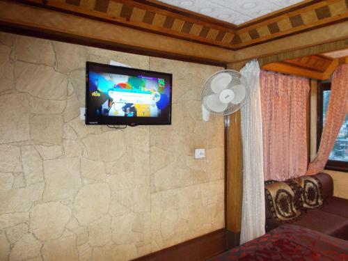 Hotel Comfortable Rooms Fitted With Modern Amenities