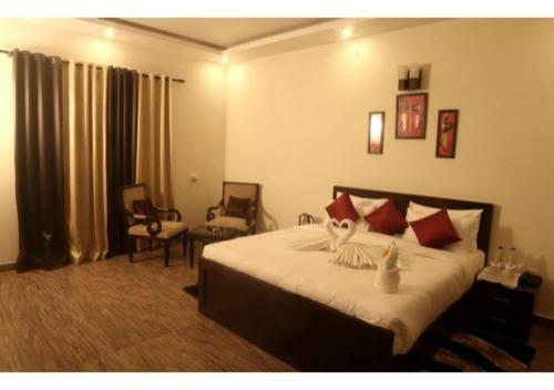 Hotel Riverside Resort In Lap Of Nature