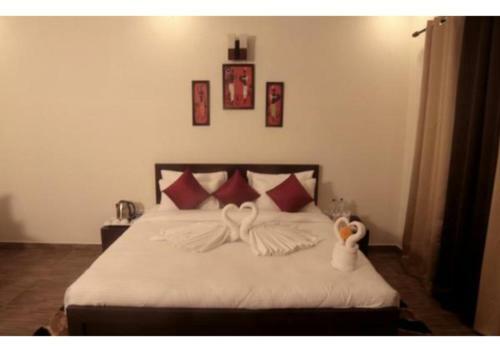 Hotel Riverside Resort In Lap Of Nature