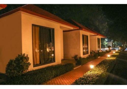 Hotel Riverside Resort In Lap Of Nature