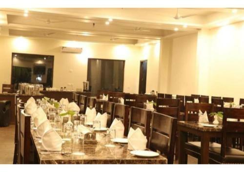 Hotel Riverside Resort In Lap Of Nature