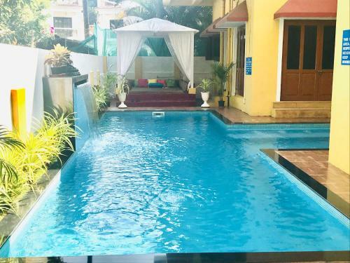 Villa 6 Bhk With Pool & Jacuzzi.
