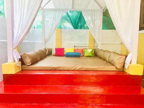 Villa 6 Bhk With Pool & Jacuzzi.