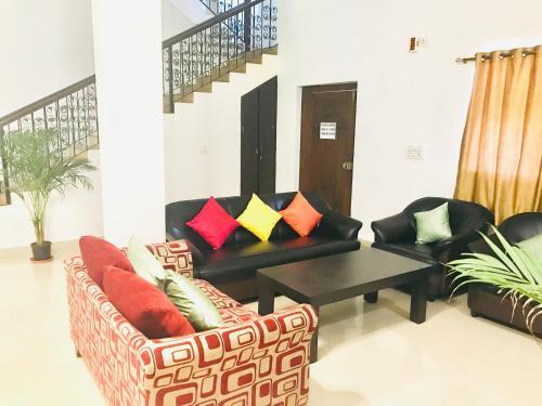 Villa 6 Bhk With Pool & Jacuzzi.