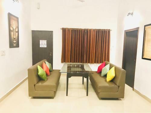 Villa 6 Bhk With Pool & Jacuzzi.