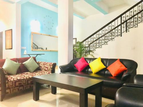 Villa 6 Bhk With Pool & Jacuzzi.