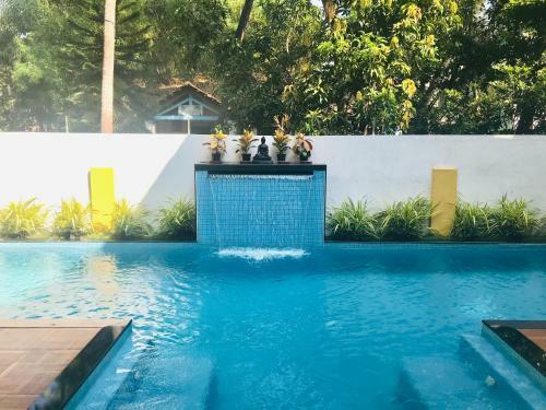 Villa 6 Bhk With Pool & Jacuzzi.