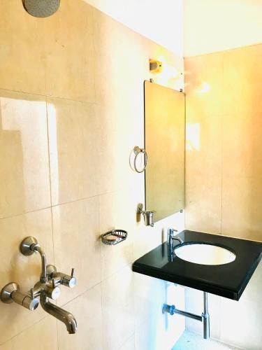 Villa 6 Bhk With Pool & Jacuzzi.
