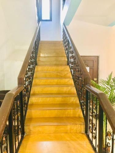 Villa 6 Bhk With Pool & Jacuzzi.