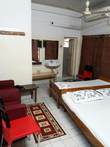 Chaiti Lodge - Santiniketan Bolpur