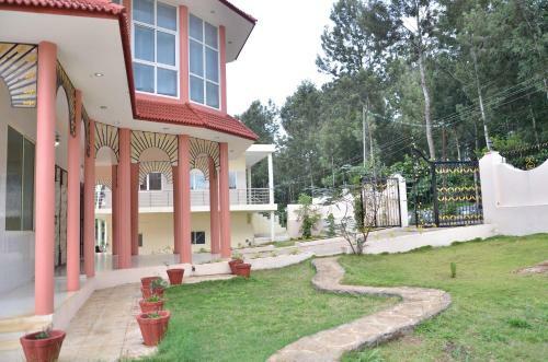 Hotel La Flora Paradise Residency ,yercaud