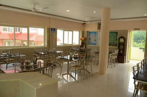 Hotel La Flora Paradise Residency ,yercaud