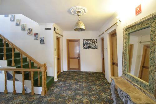 Hotel Oyo 4692 Ks Palace Srinagar