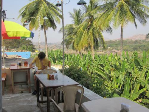 Hostal Archana Guest House River View