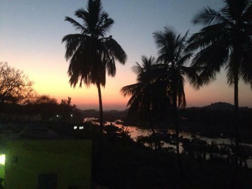Hostal Archana Guest House River View