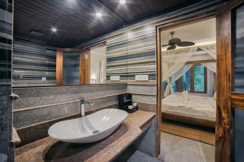 Hotel Elixir Hills Suites Resort And Spa