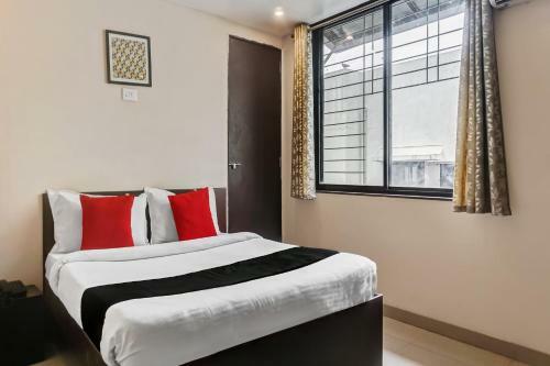 Hotel Capital O 23501 Log Inn Plaza