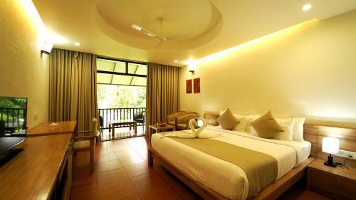 Hotel Whispering Waters